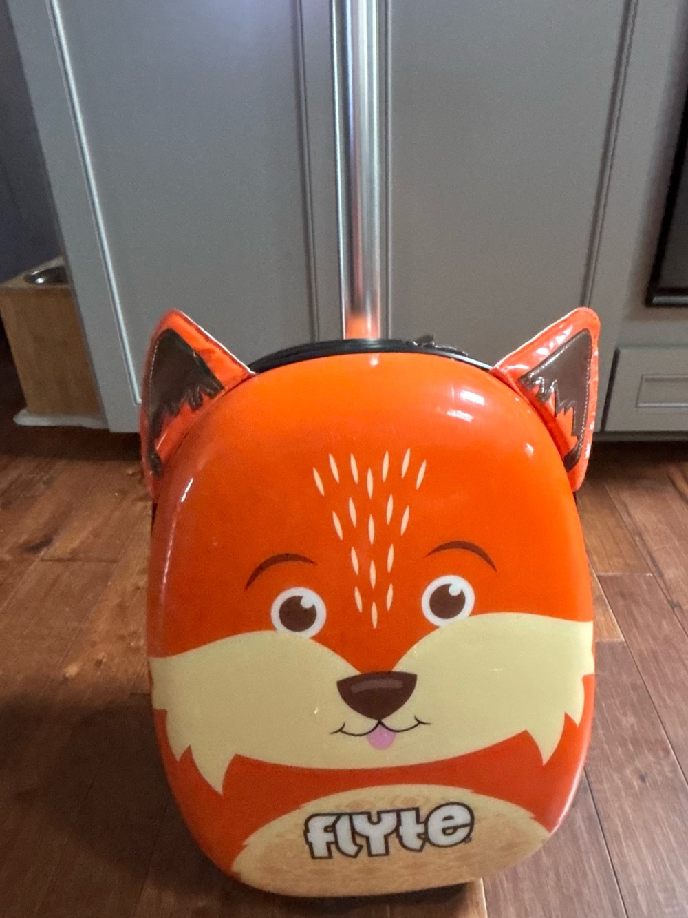 2-in-1 Zinc Flyte Midi 18 Inch Frazer The Fox Scooter/Suitcase - Picture 2 of 6